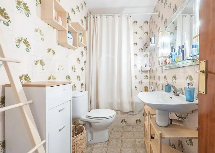 Casa Compartida Con Huespedes La Creu ゲストハウス コマルガ